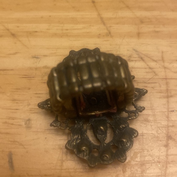 Metal jeweled ring with stretch band. Bronze antique gold color. About size 8 - Picture 5 of 6